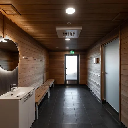 & Golf Marinan Kapteeni A 17 - Sisaeltaeae Loppusiivouksen アパート カラヨキ