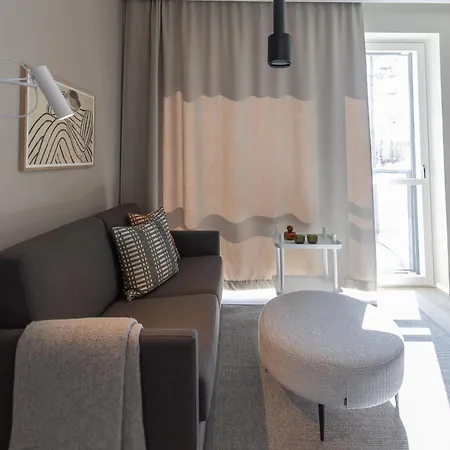 & Golf Marinan Kapteeni A 17 - Sisaeltaeae Loppusiivouksen アパート